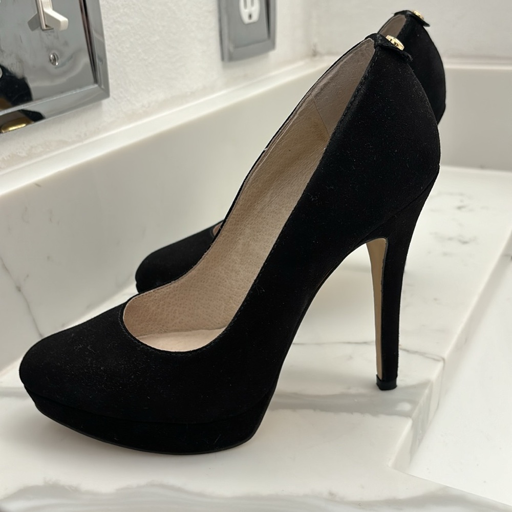 NWOT Michael Kors black suede 5” classic heel Never worn! Size 7 - Picture 5 of 11